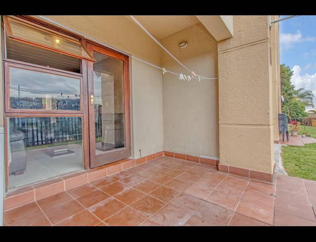 2 BEDROOM APARTMENT FOR SALE IN CONSTANTIA KLOOF